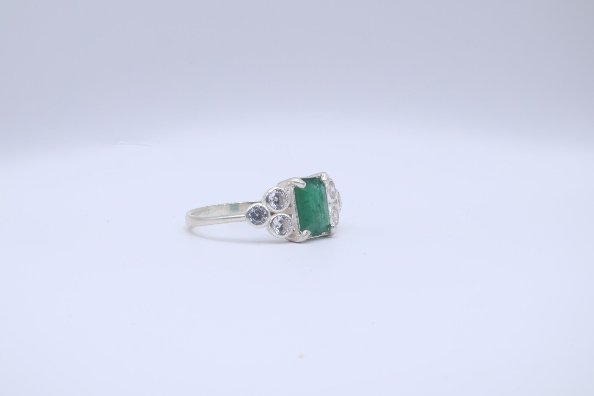Elegant Women’s Emerald Ring