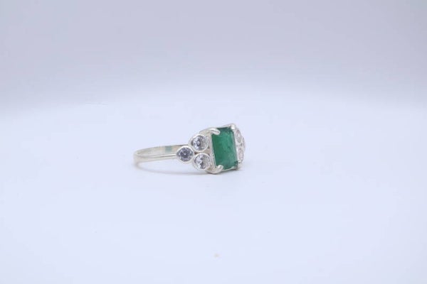 Elegant Women’s Emerald Ring