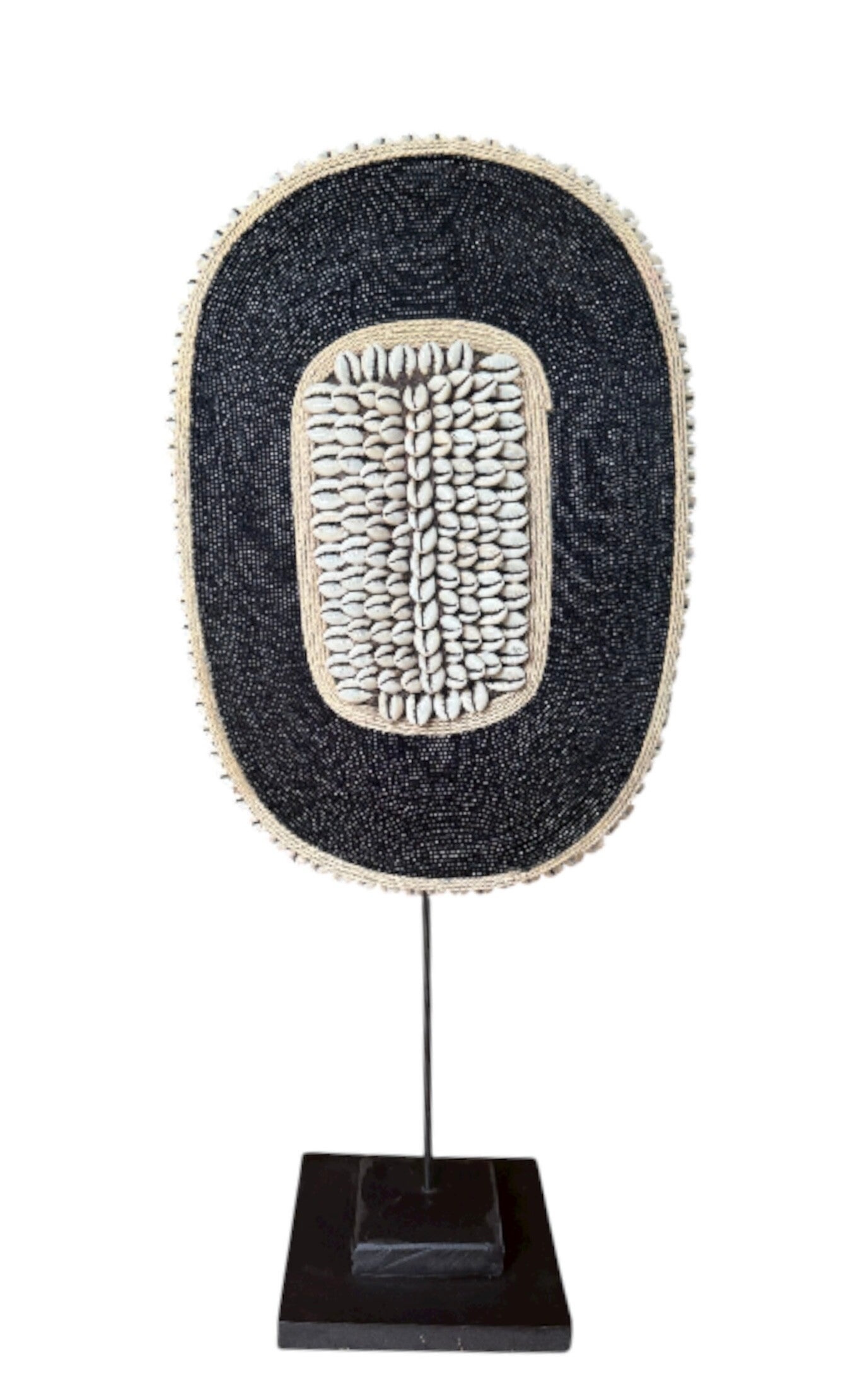Square beaded schild uit Afrika zwart