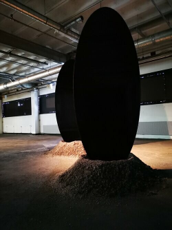 Quinda Verheul - The Future is Black Installation.