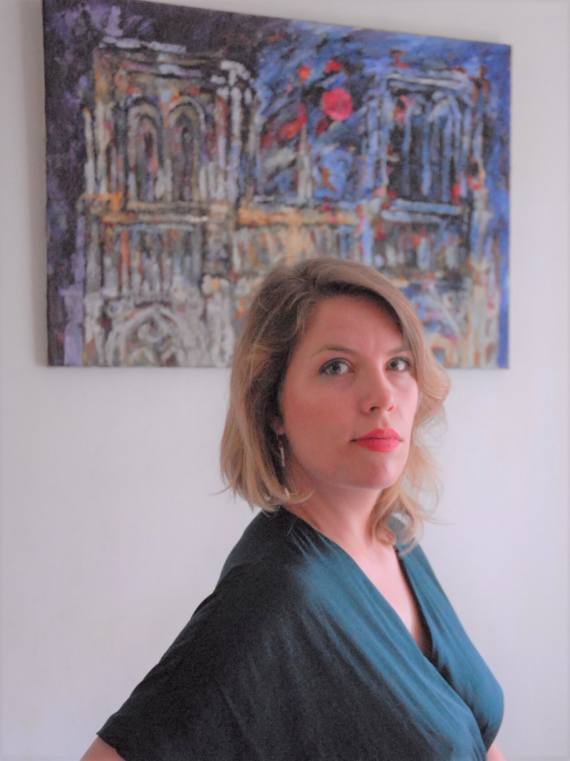 Art Historian Tascha Sciarone in front of Adéle du Plessis painting of Notre Dame.