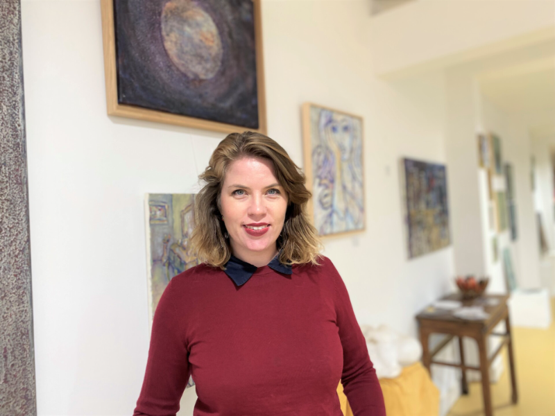 Art Historian Tascha Sciarone in the gallery in Gouda.