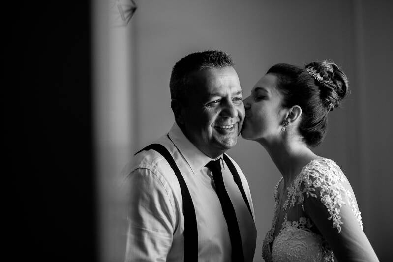 ¿Estás listo para inmortalizar tus recuerdos de boda? ¡Contáctanos para programar una consulta y discutir cómo podemos hacer de tu día especial un recuerdo eterno!
