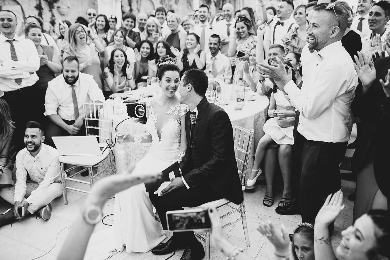 #BodaElegante #FotografíaDeBodaCreativa #NoviosEnMadrid #MomentosMágicos #FotografíaDeBodasOriginal #BodasConEncanto #FotógrafoProfesional #DetallesDeBoda #FotografíaDeAmorMadrid #FotografíaParaNovios #BodasEnEspaña #FotografíaNaturalDeBodas #ReportajeNup
