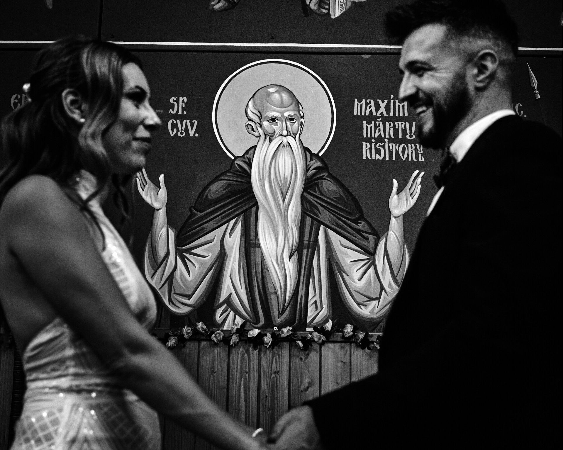 fotógrafo de bodas Madrid, fotografía de boda artística, reportaje de boda emocional, amor verdadero, boda religiosa, fotógrafo profesional Madrid, fotografía en blanco y negro, boda elegante.