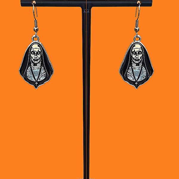 Halloweencollectie: The nun oorbellen