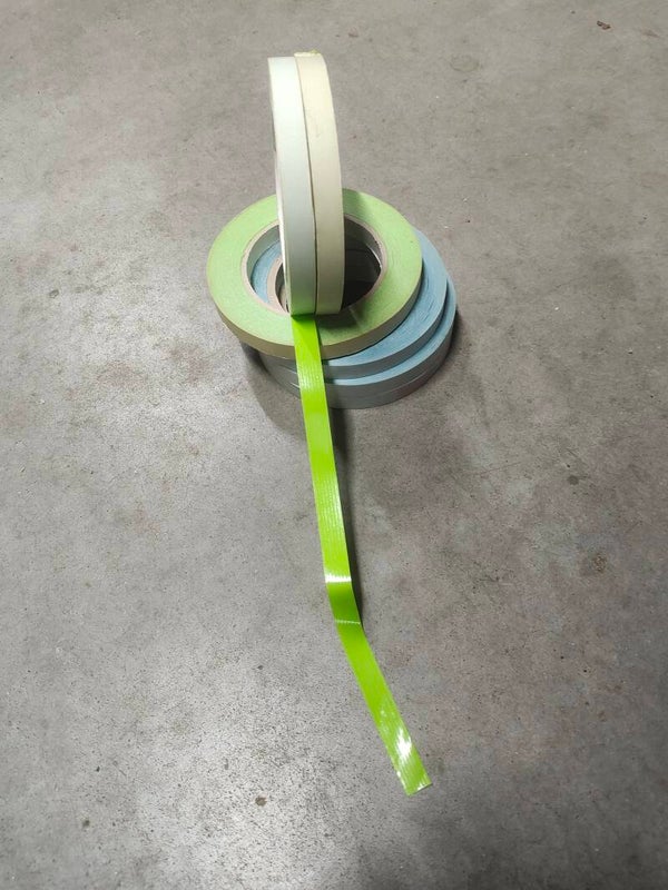 Low tack exibition tape 12 mm