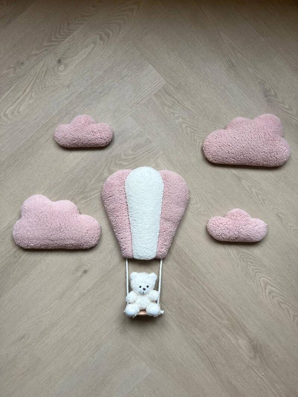 Set van 4 wolken met luchtballon lichtroze