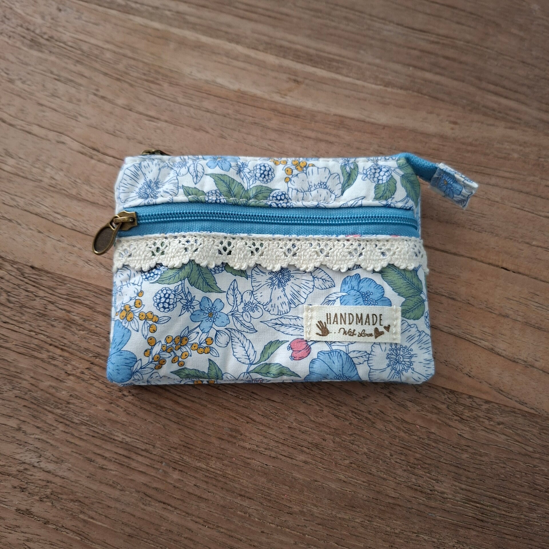 Tasje blauw met kant
