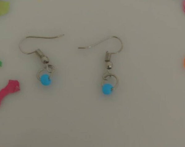 Licht blauwe oorbellen