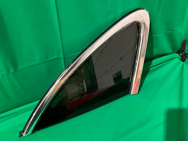 porsche macan side window with digital radio reception 95B825297FH