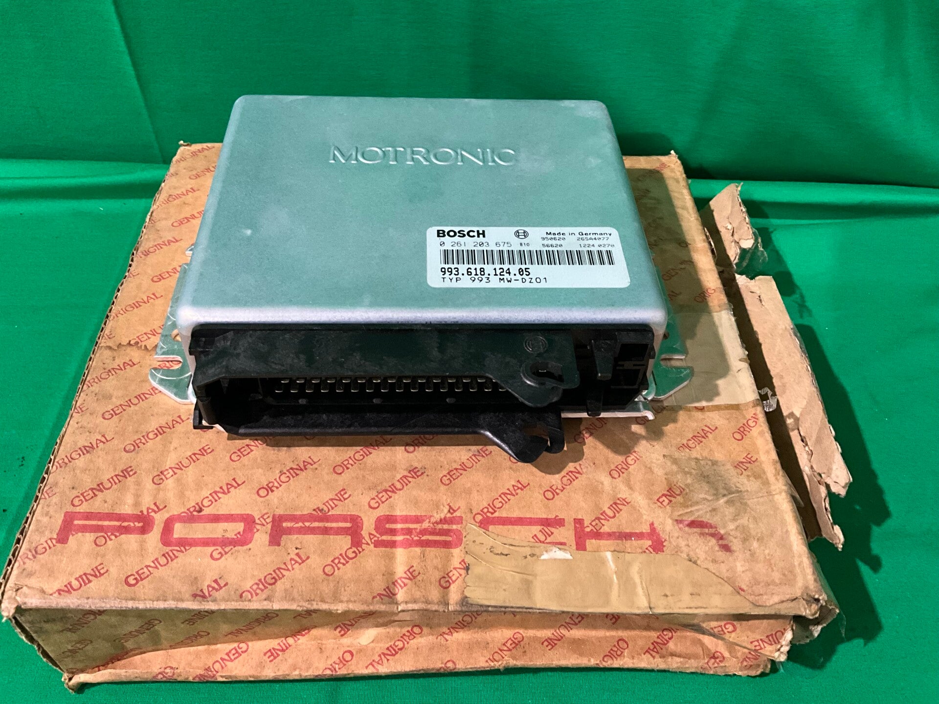 Porsche 911 993 DME Control unit NEW 99361812404 99361812405 993612812406