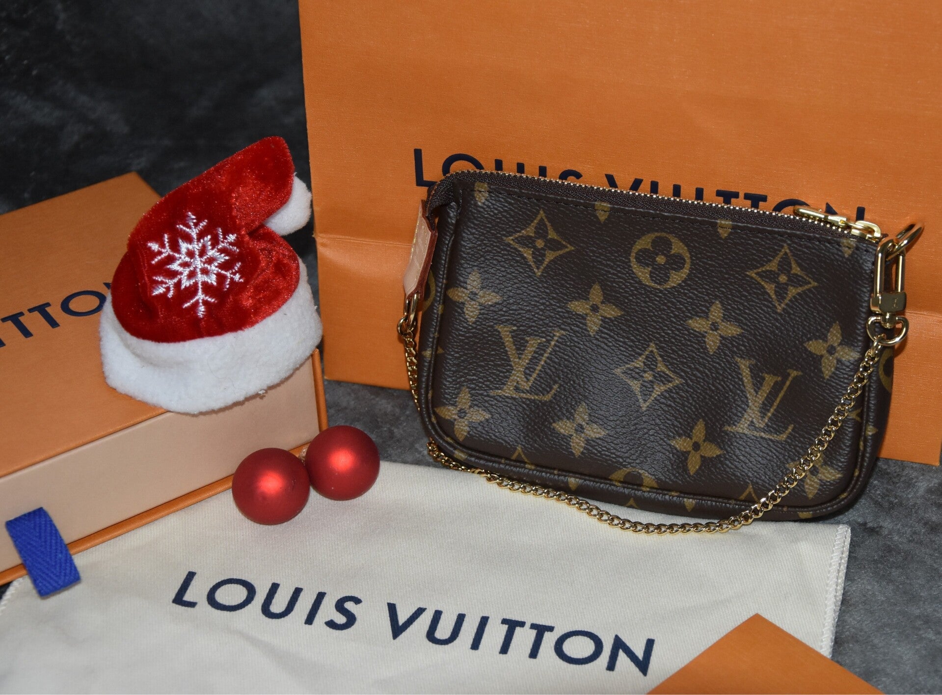 Louis Vuitton Mini Pochette Accessoires – Monogram