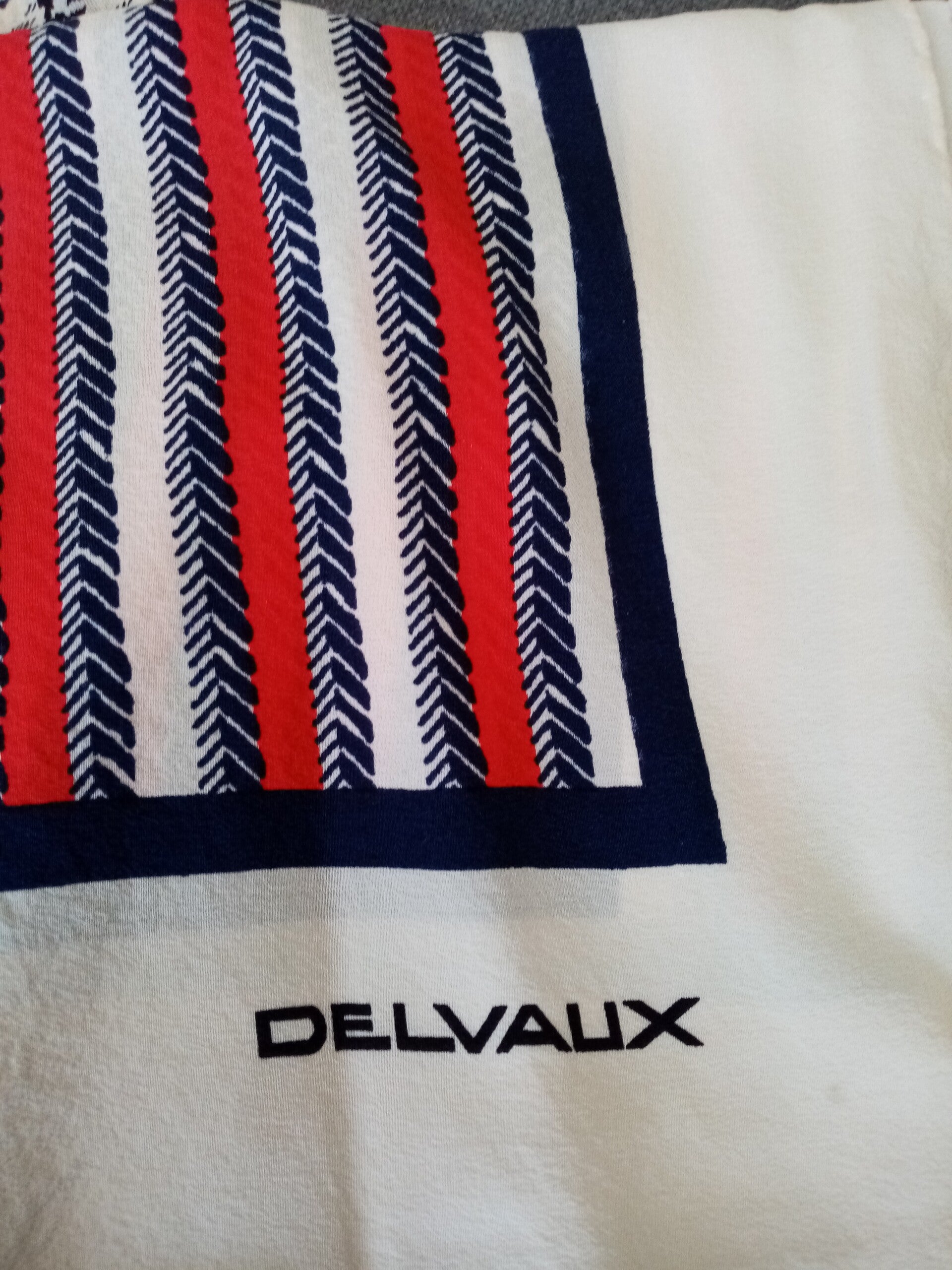 Delvaux zijden sjaal in rood, blauw en wit