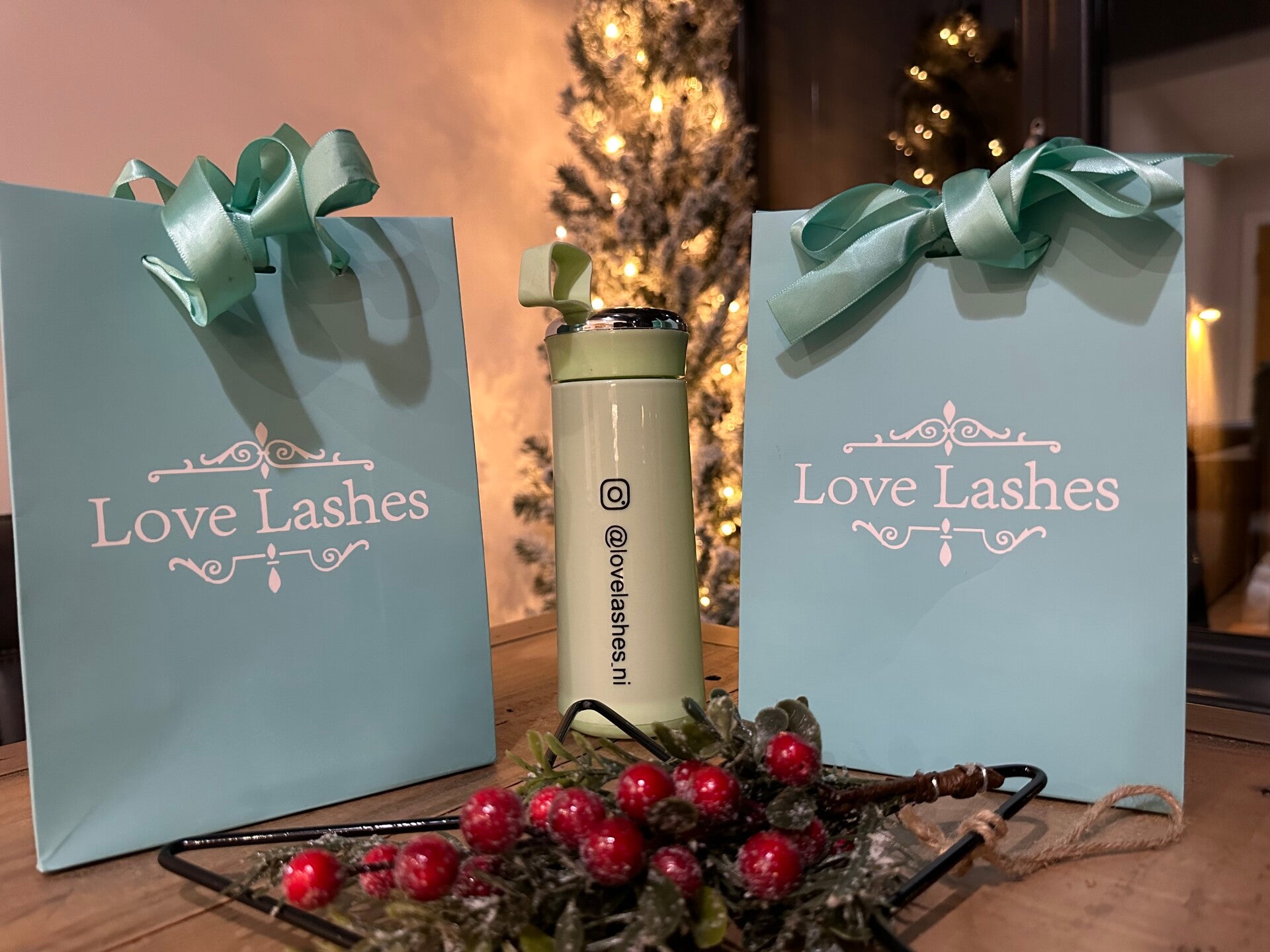 @lovelashes_ni water bottle