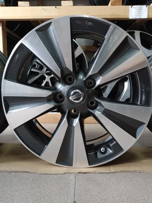 Komplet Felg Aluminiowych Nissan 17 cali