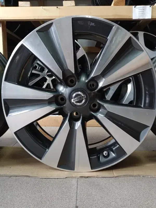 Komplet Felg Aluminiowych Nissan 17 cali