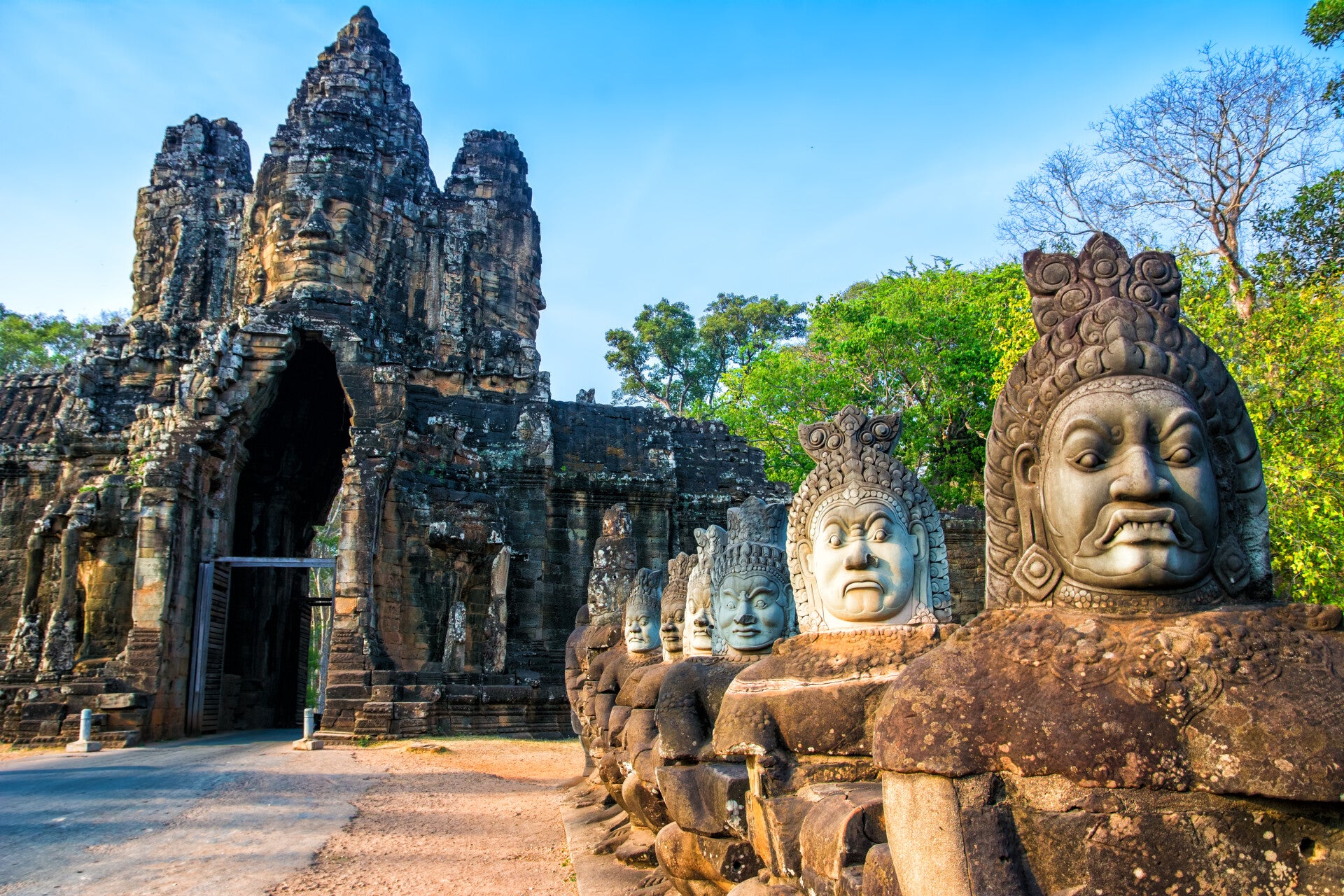 cambodjareispandasouthgatevanangkorthom.jpg