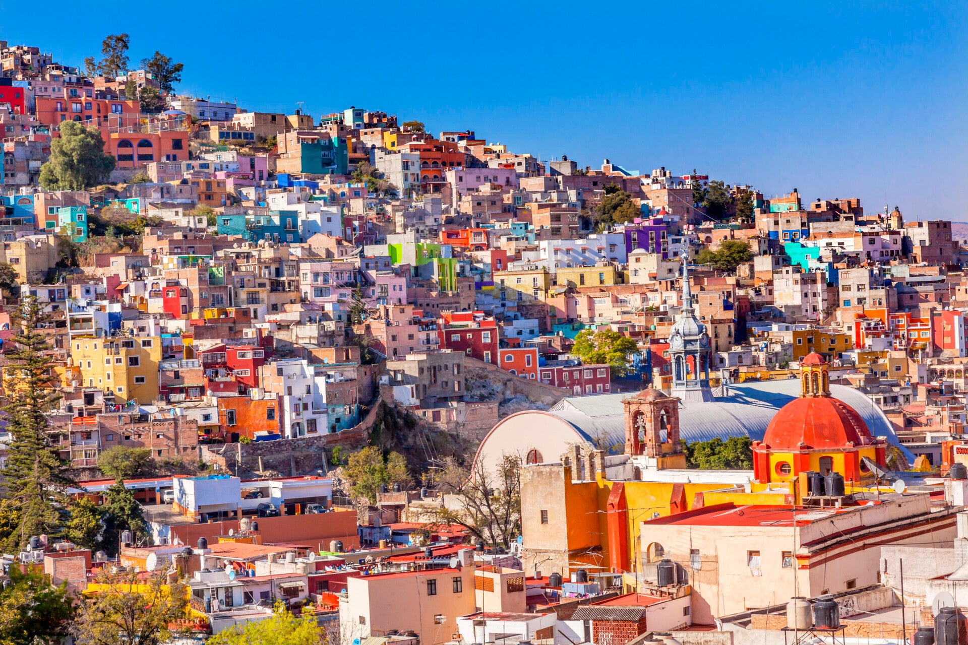 mexicoreispandacoloredhousesiglesiadesanroquemarketguanajuato.jpg