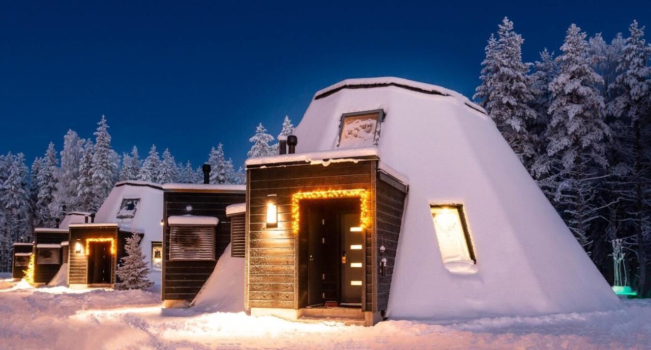 finlandreispandaglassresortligtinsantaclausvillageinrovaniemifinland.jpg