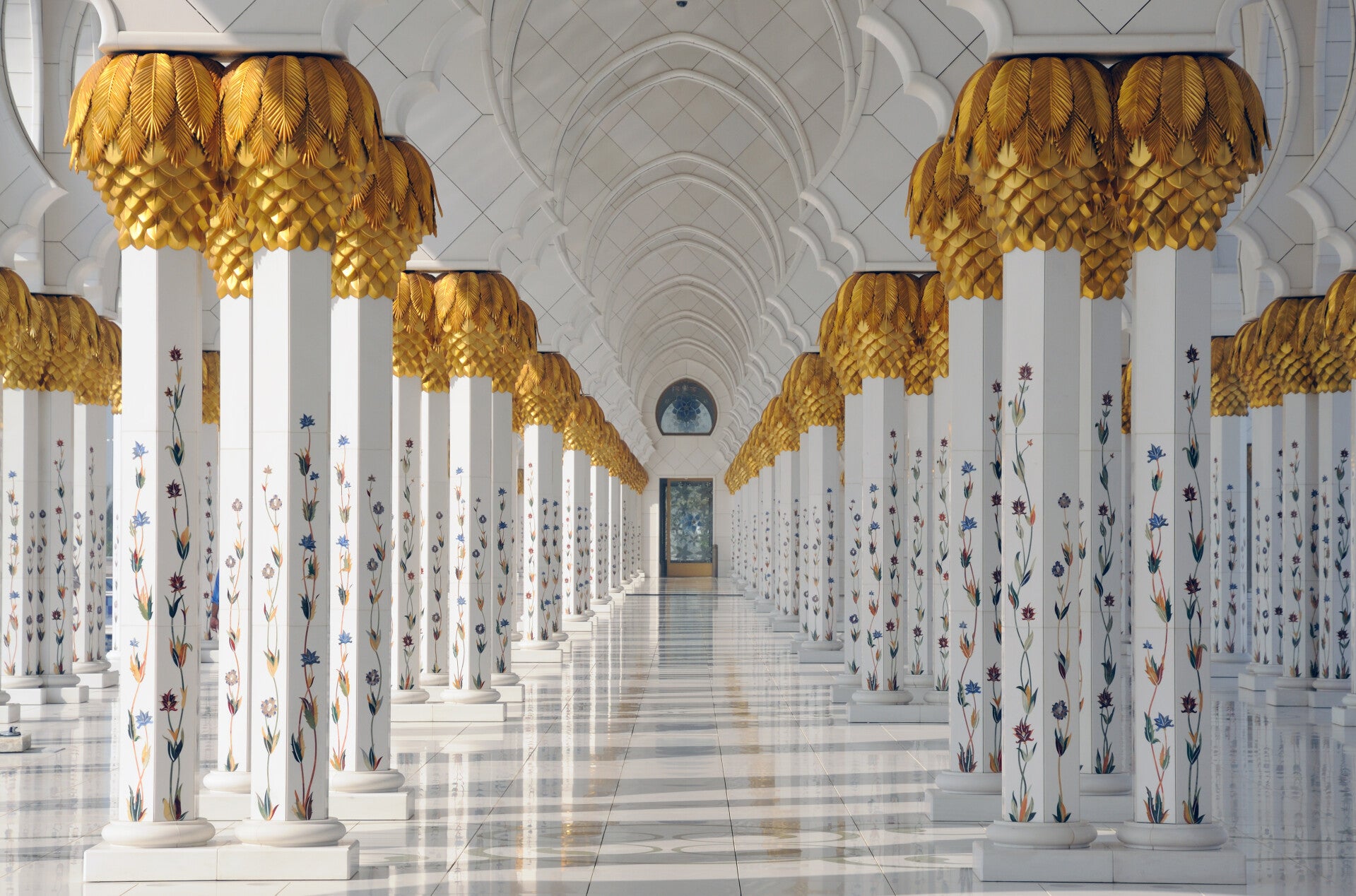 abudhabireispandasheikhzayedmosque.jpg