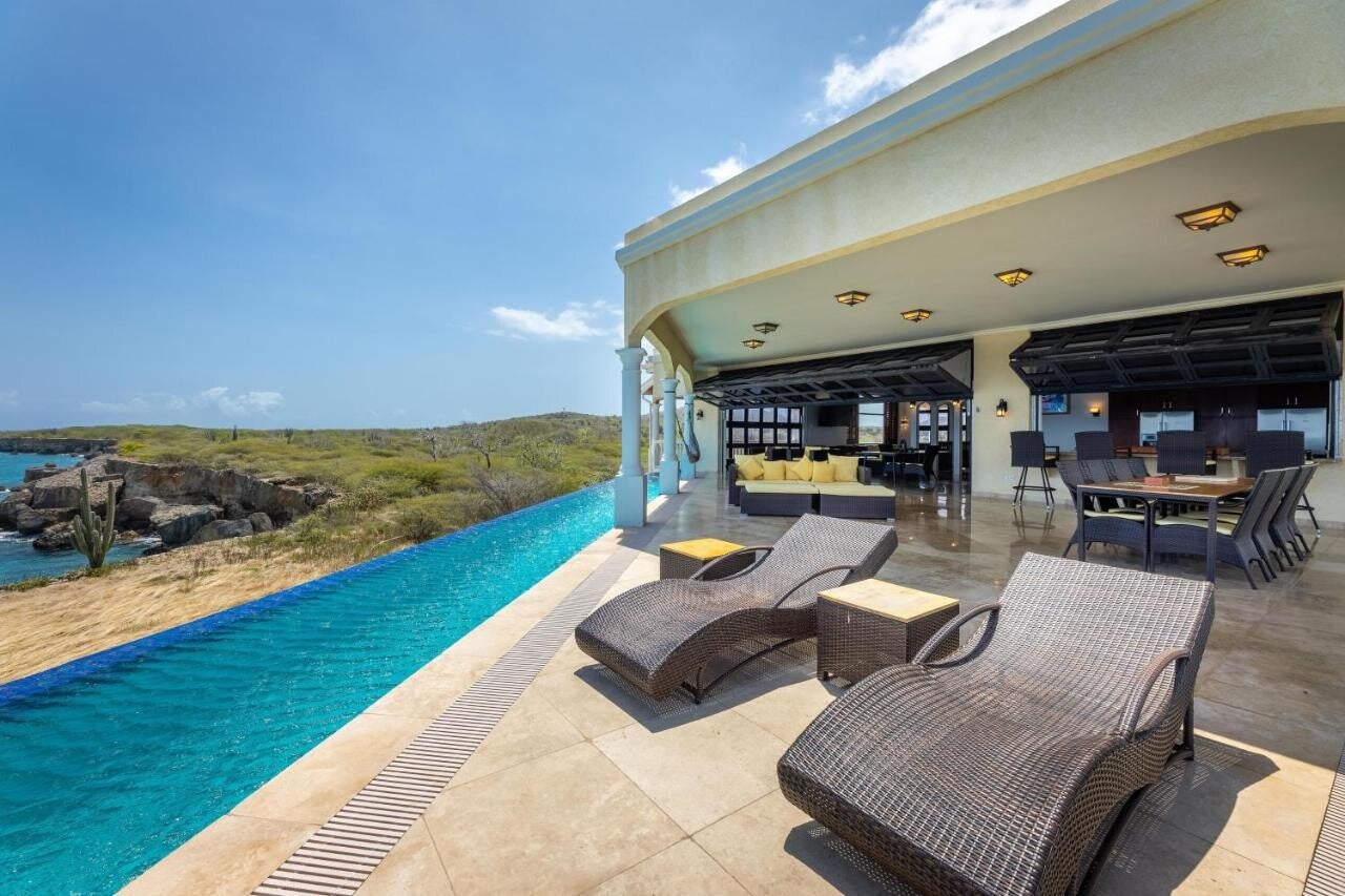 curacaoreispandacliffvilla-awardwinningluxuryretreat3.jpg