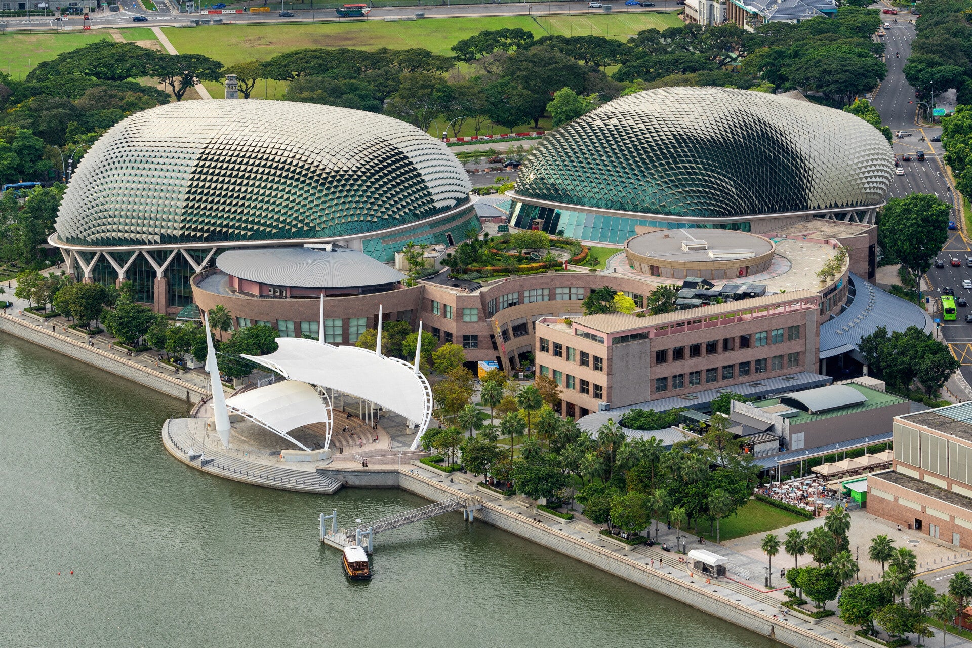 singaporereispandaesplanadetheaterinmarinabay.jpg