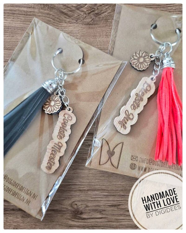 Houten sleutelhanger – Liefste juf / Coolste meester