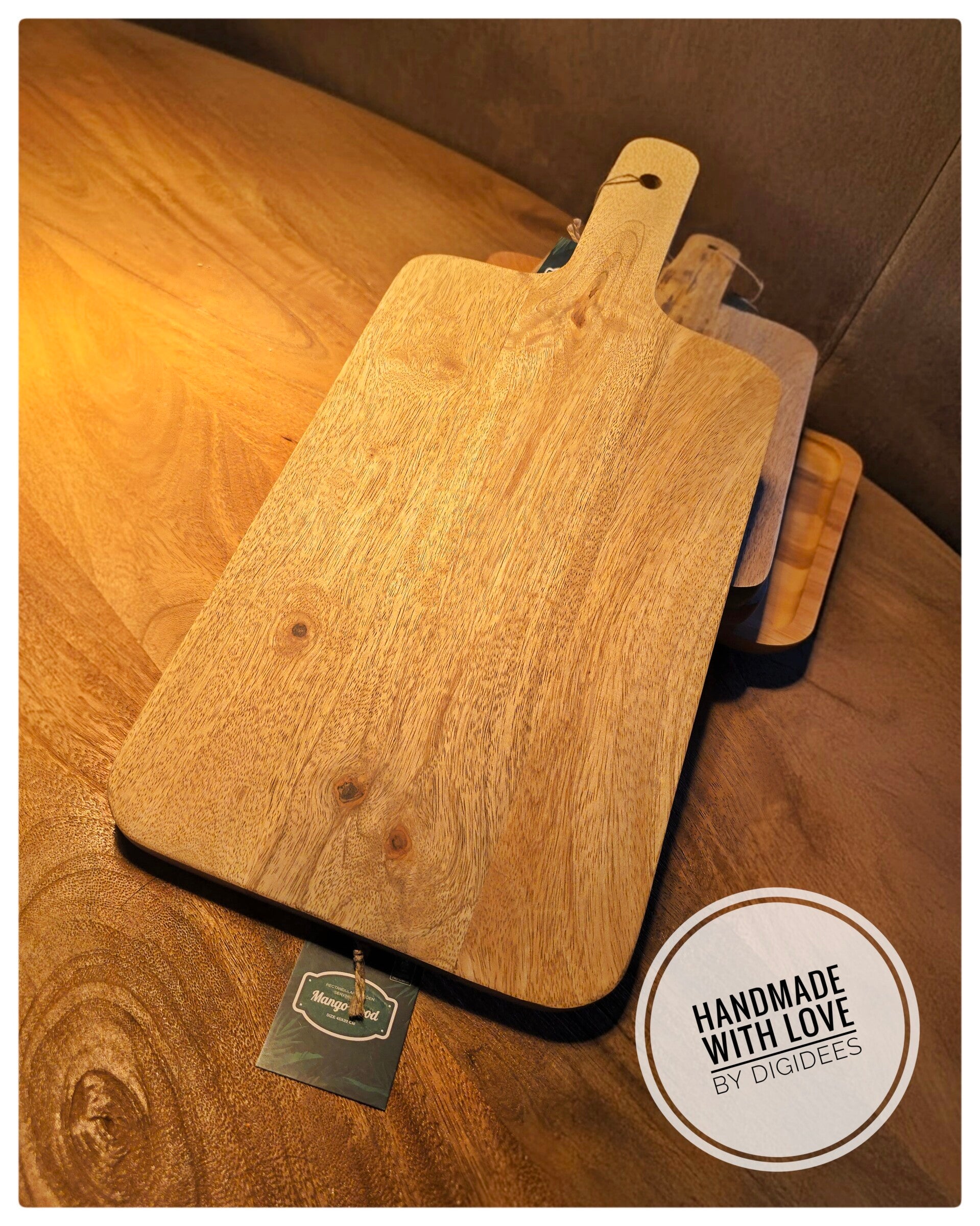 Gepersonaliseerde borrelplank van mangohout – 45 x 20 cm