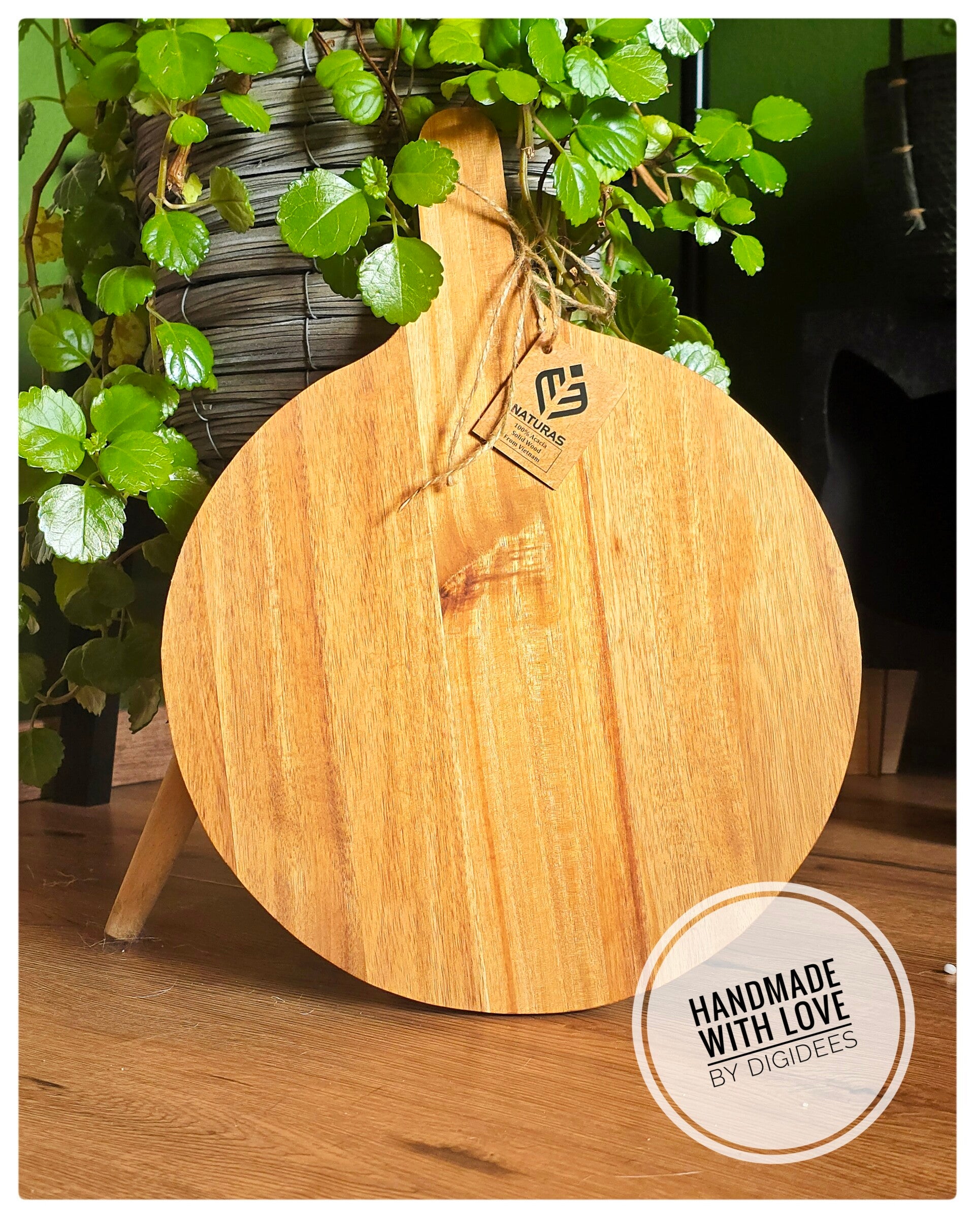 Grote ronde borrelplank van acaciahout – 40 cm | Persoonlijk gegraveerd cadeau