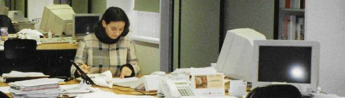 Foto van mezelf in de vroegere jaren met nog een Pentium computer.