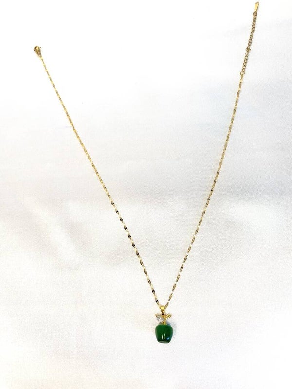 Collier En Acier Titane avec un joli Pendentif Pomme Verte
