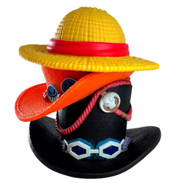 🏴‍☠️ Hucha Pila de Sombreros – Luffy, Ace y Sabo