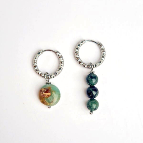 Asymmetrische Oorringen – Howliet & Groene Jaspis