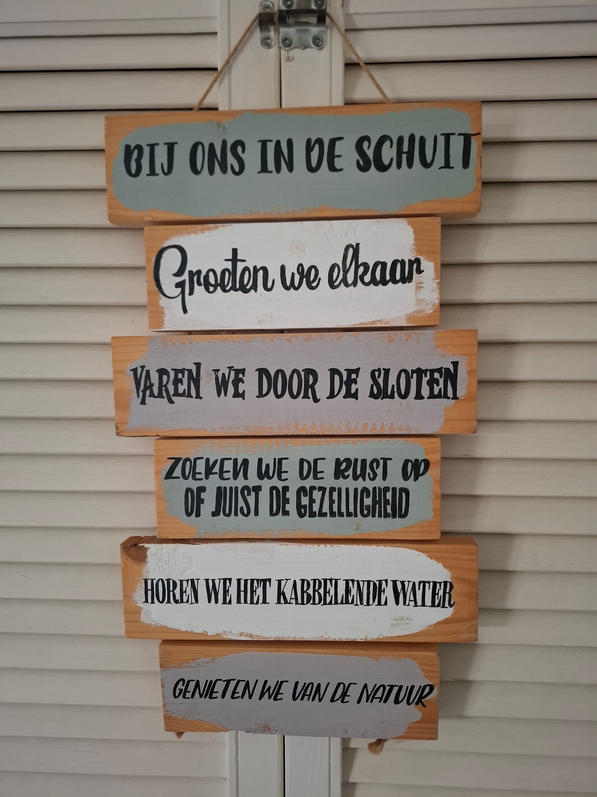 Tekstladder Bij ons in de schuit     104schuit