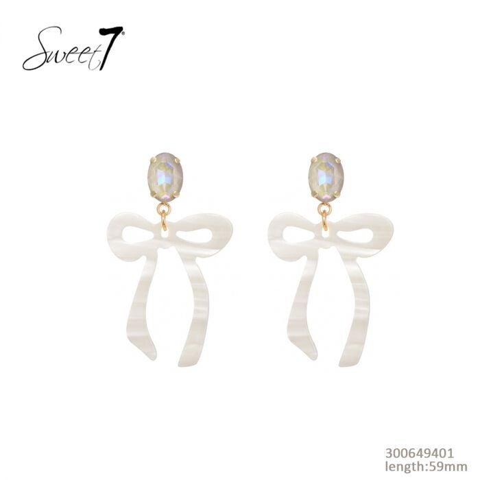 Witte strikjes oorbel