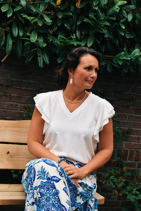 The white ruffel top