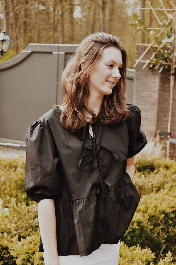 zwarte strikjes blouse