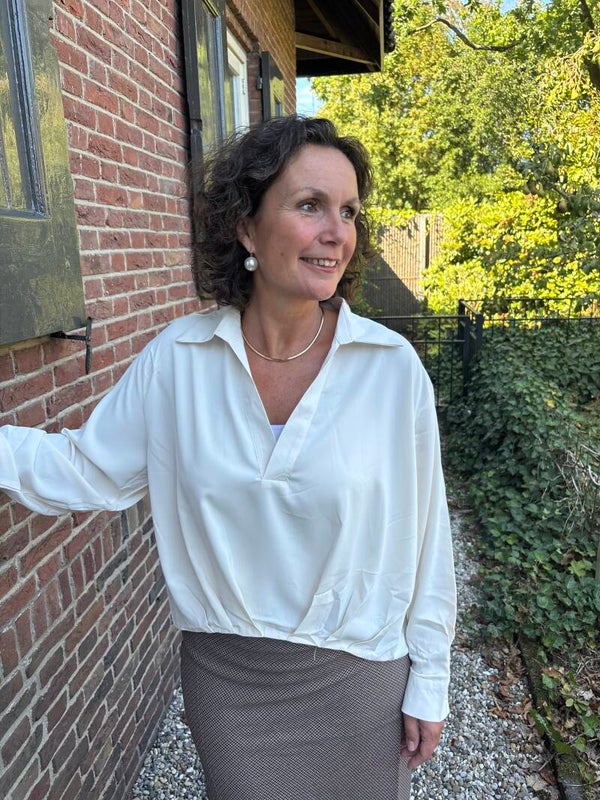 Crème chic blouse