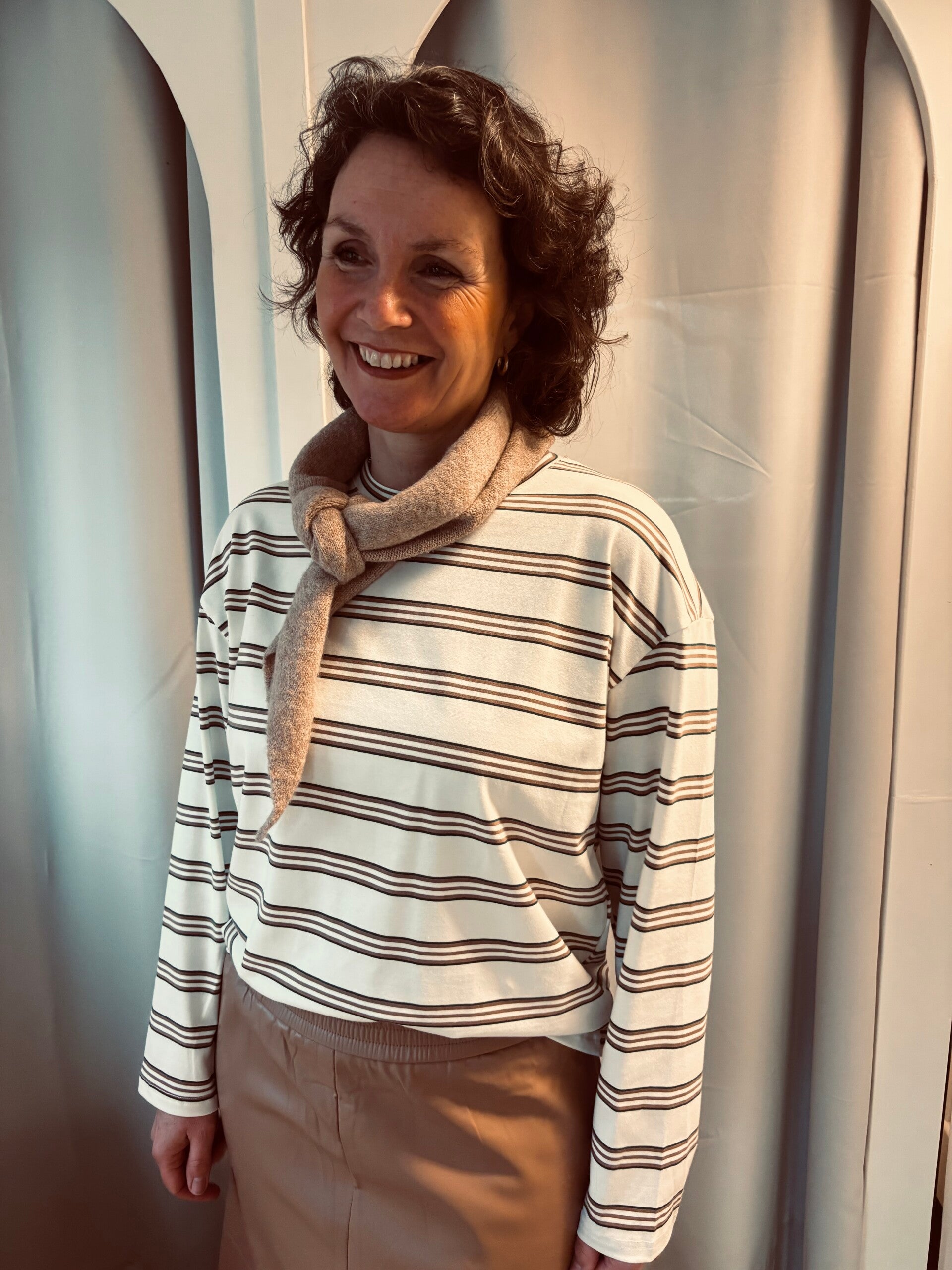 Beige white longsleeve