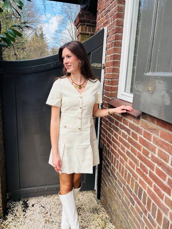 Crème chic dress