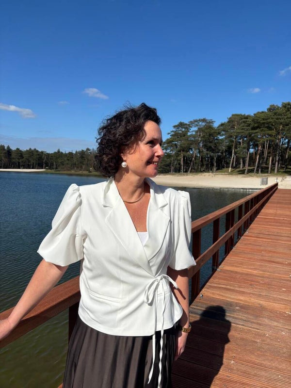 De leuke witte blazer