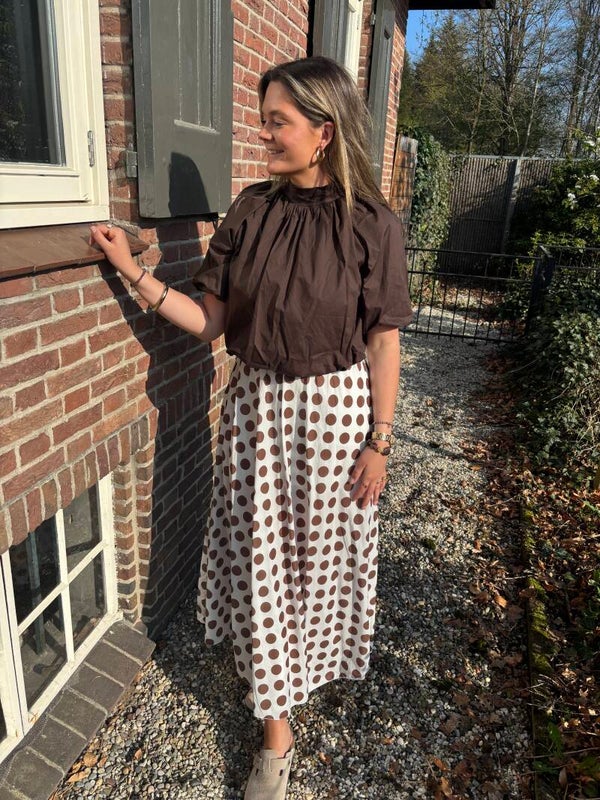 Brown dots rok
