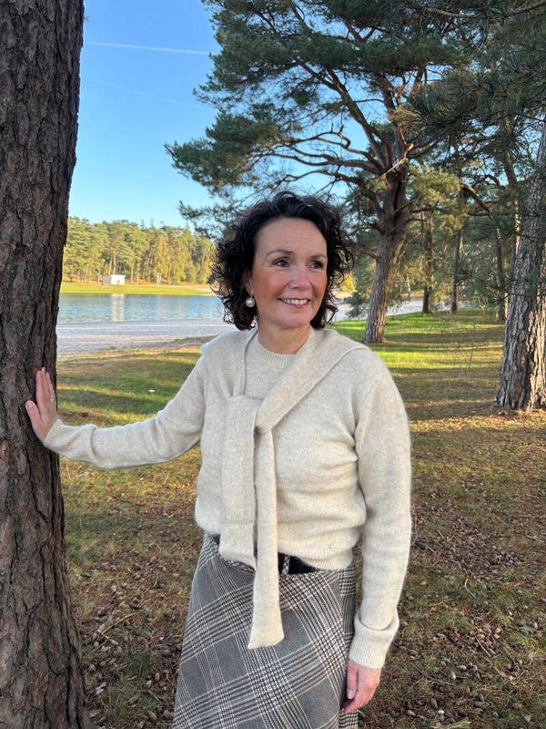 Beige Juul sweater