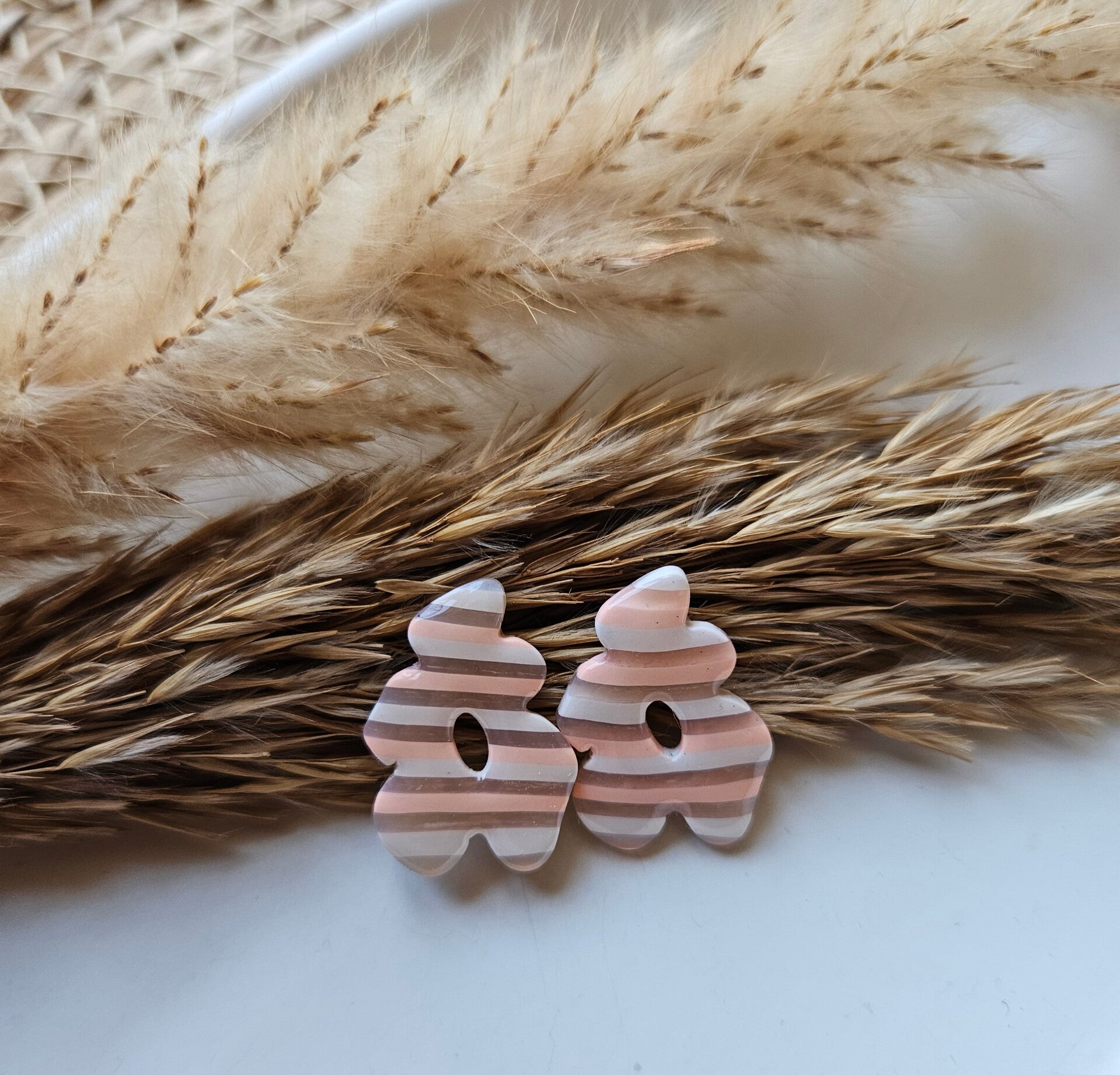 Stud Mirjam | koraal-beige-doorschijnend