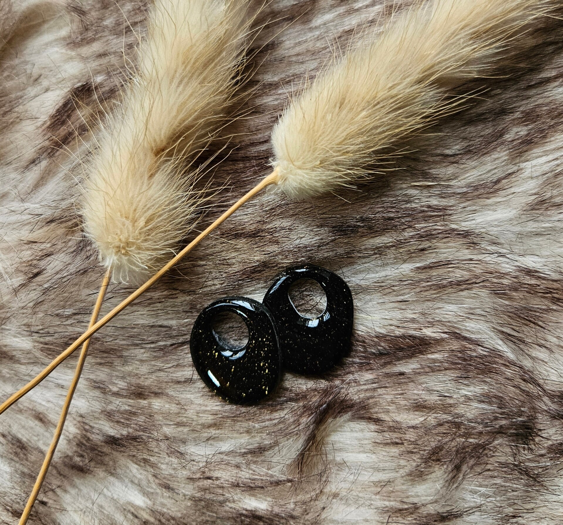 Hanger Mara - zwart met goudfolie