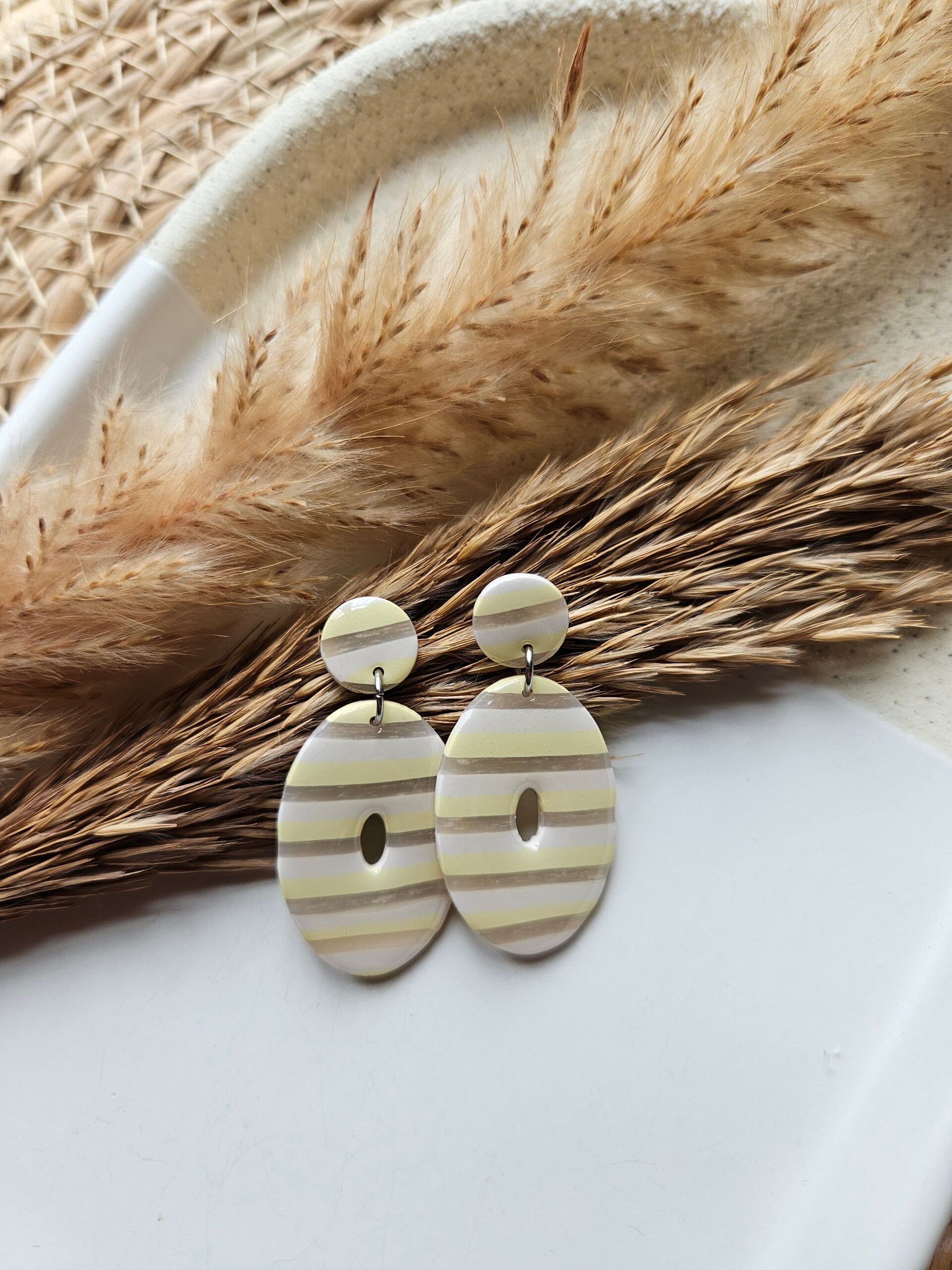 Oorbel Serah | geel-beige-doorschijnend