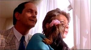 Buurman Arie en buurvrouw Edmee Clarissa Neuteboom met hondje Pepita - Flodder cast