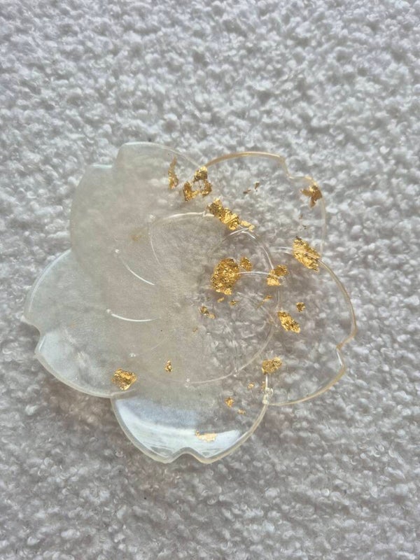 Island Bloom | White & Gold