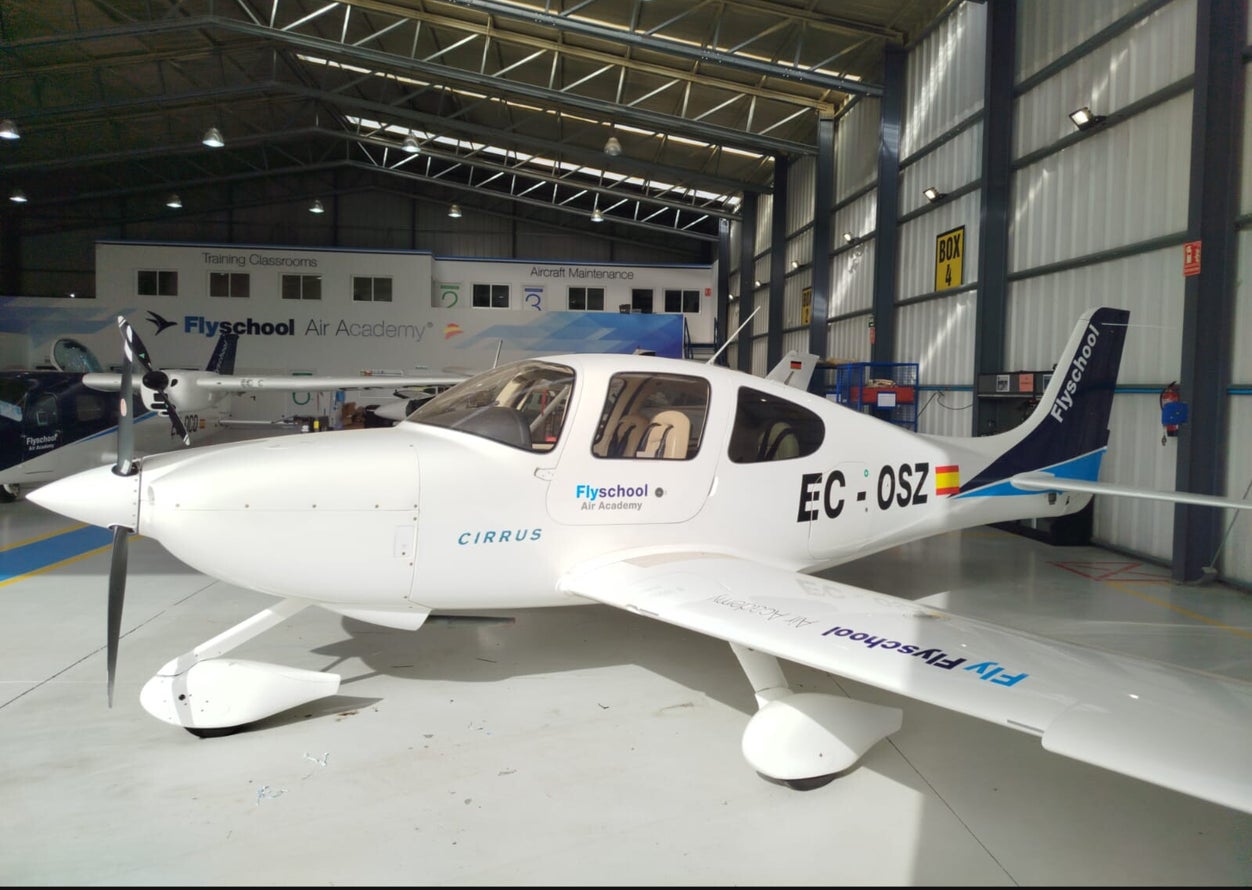 Cirrus SR22 Flyschool